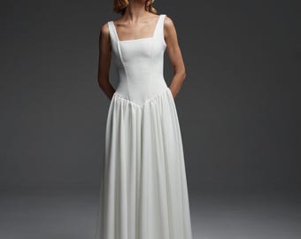 Vestido de novia moderno y sencillo con cintura baja, vestido lencero minimalista con escote cuadrado y espalda descubierta.