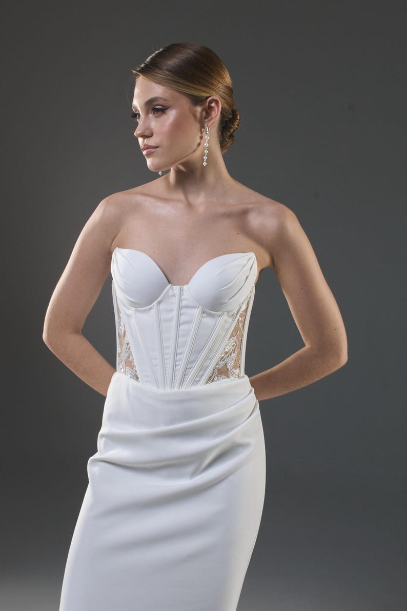 Robe de mariée sirène en dentelle féerique bustier