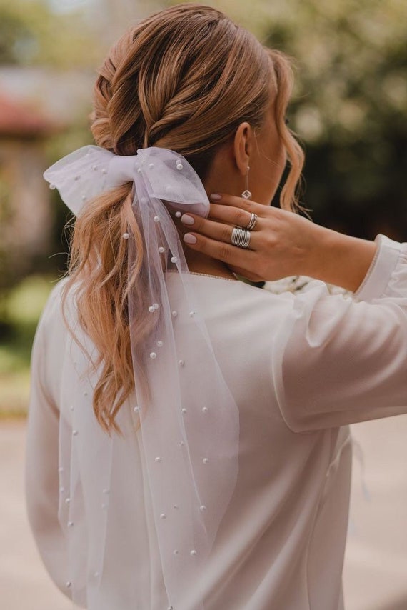 White Pearl veil for Bride Wedding,Bride Headband veil Bachelorette  party,Bachelorette Veil Alternative,Simple Hair Wedding Bride Bow