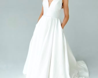 Elegante vestido de novia de crepé real, corte A, espalda abierta, talla grande, diseño personalizado.