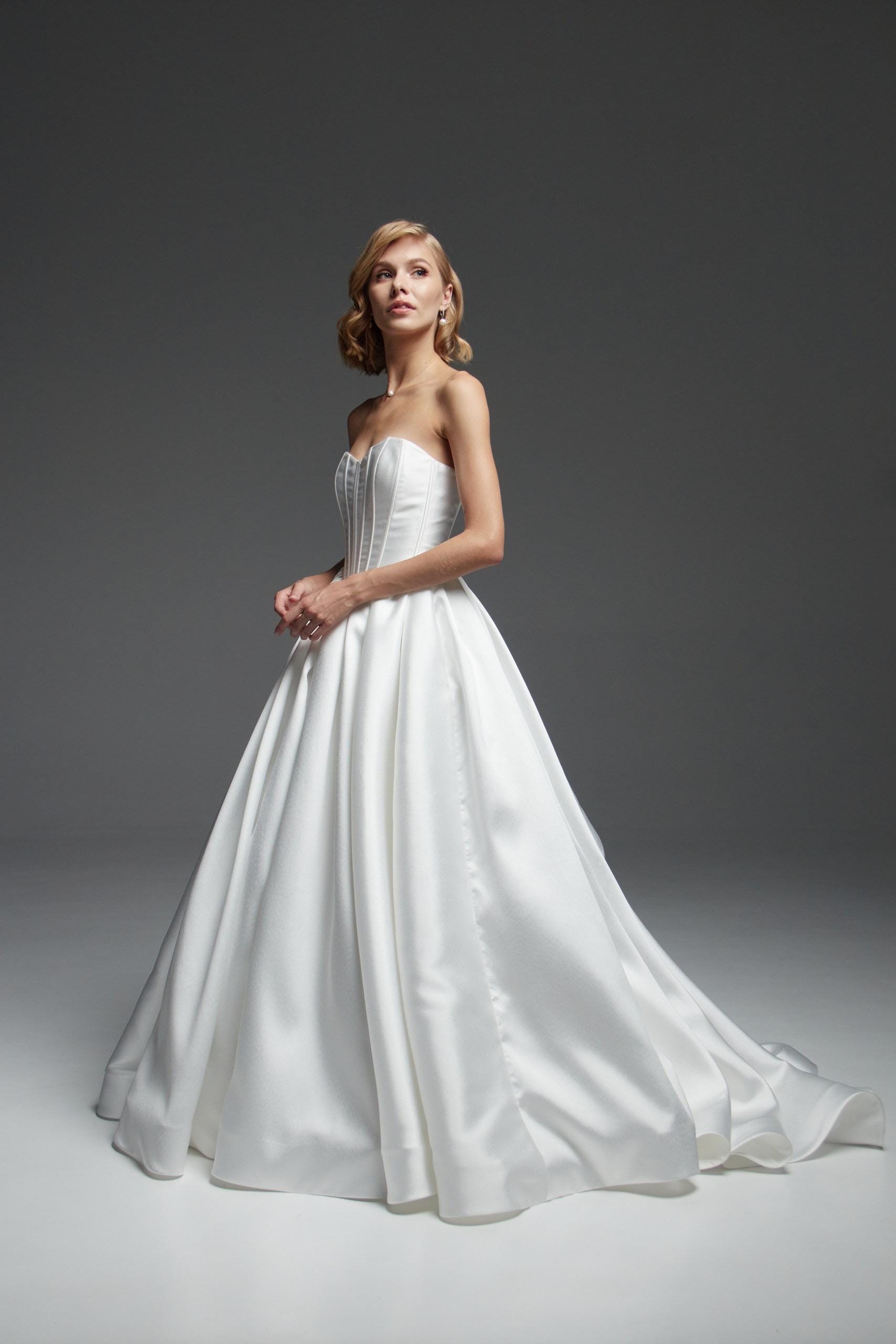 Abito da sposa in mikado, abito da sposa a vita bassa, elegante abito da ballo con corsetto, abito da sposa minimalista senza spalline Gabby