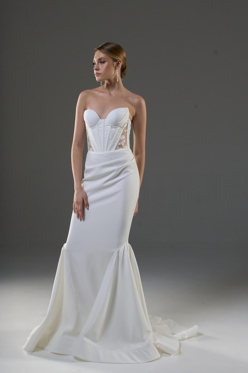 Robe de mariée sirène en dentelle féerique bustier