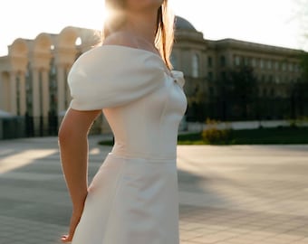 Vestido de novia corto con hombros descubiertos: corsé de satén y mangas - Vestido de novia mini para escapadas, talla grande