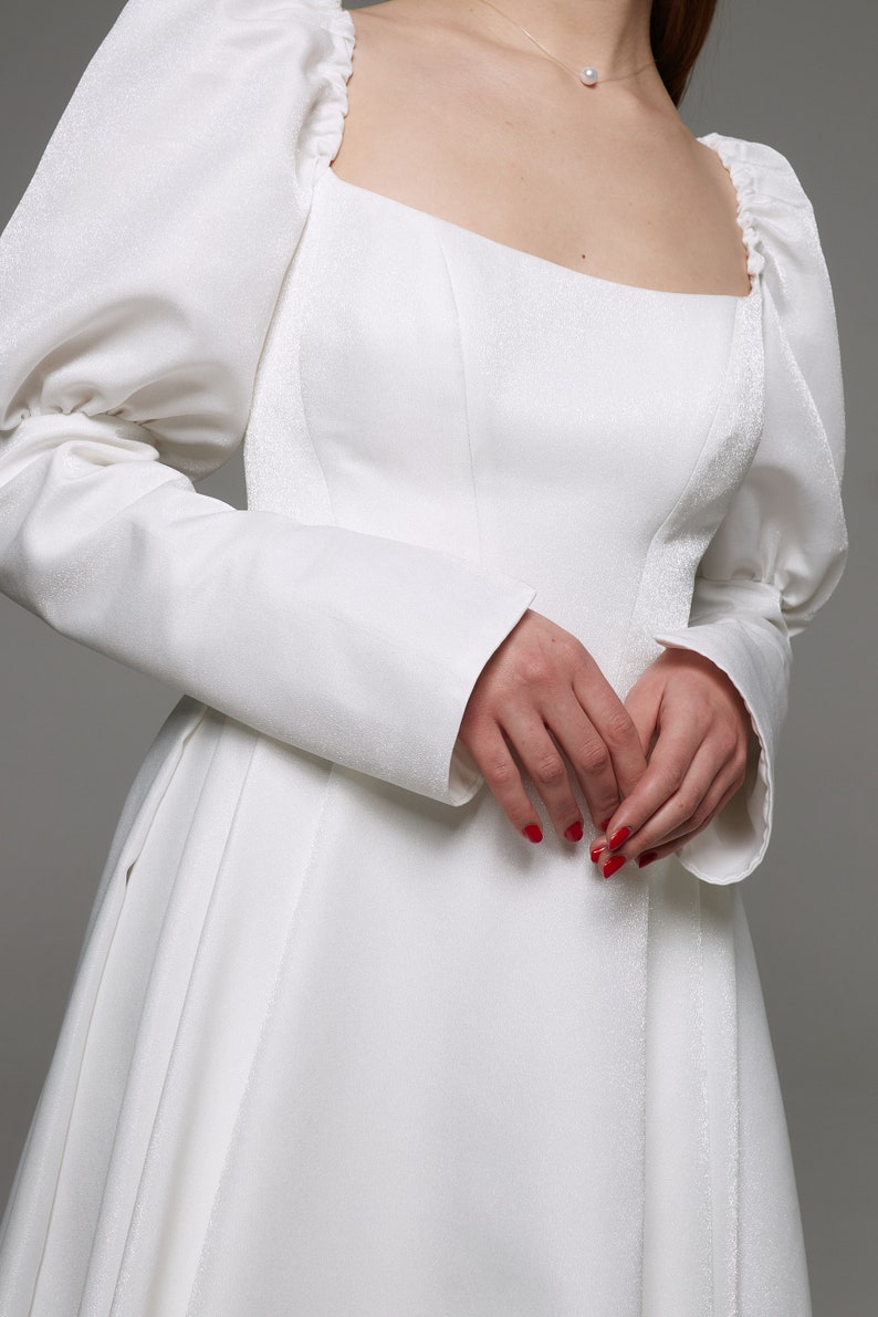 Vestido de novia modesto con escote cuadrado, vestido de novia bohemio de manga larga abullonada con abertura. imagen 4