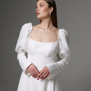 Vestido de novia modesto con escote cuadrado, vestido de novia bohemio de manga larga abullonada con abertura. imagen 3