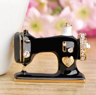 1970s sewing machine brooch – Acrylic