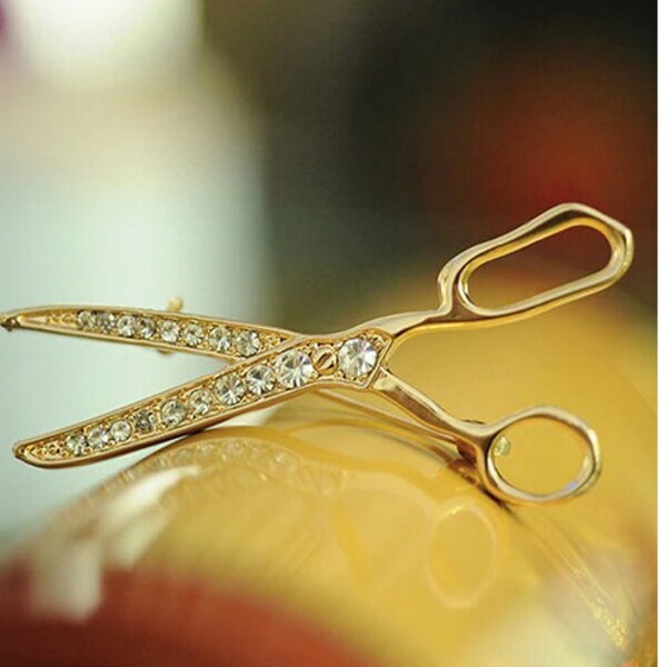 Sewing scissors pin with rhinestones