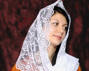 Voile mantille en dentelle blanche : couvre-chef pour église catholique