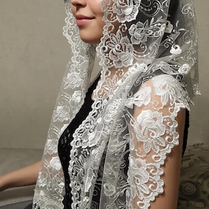Ivory Embroidered Lace Mantilla Veil – Scalloped Floral Chapel Head Covering