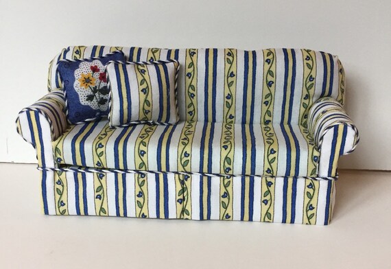 Dollhouse Miniatures Artisan Ooak Blue Yelliw And White Striped Couch Dollhouse Miniatures Artisan Ooak Blue Yelliw And White Striped Couch