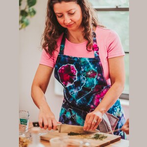 Geode Tie Dye Apron – Hand Dyed Artisan Kitchen Wear – Cotton Apron for Women