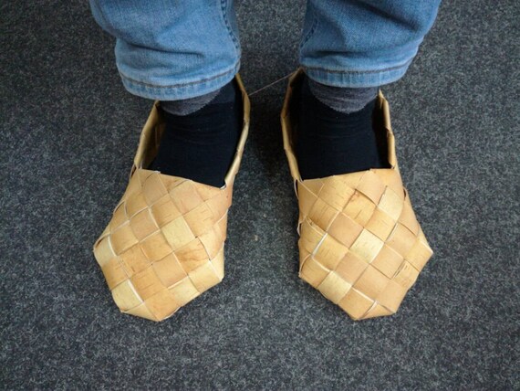 Bast Schuhe, Birke Rinde Schuhe, russische Schuhe, Hausschuhe, rustikalen Stil, Wicker Schuh, Eco freundlich gemütlich Schuhe, Fußmassage, Лапти Bast Schuhe, Birke Rinde Schuhe, russische Schuhe, Hausschuhe, rustikalen Stil, Wicker Schuh, Eco freundlich gemütlich Schuhe, Fußmassage, Лапти