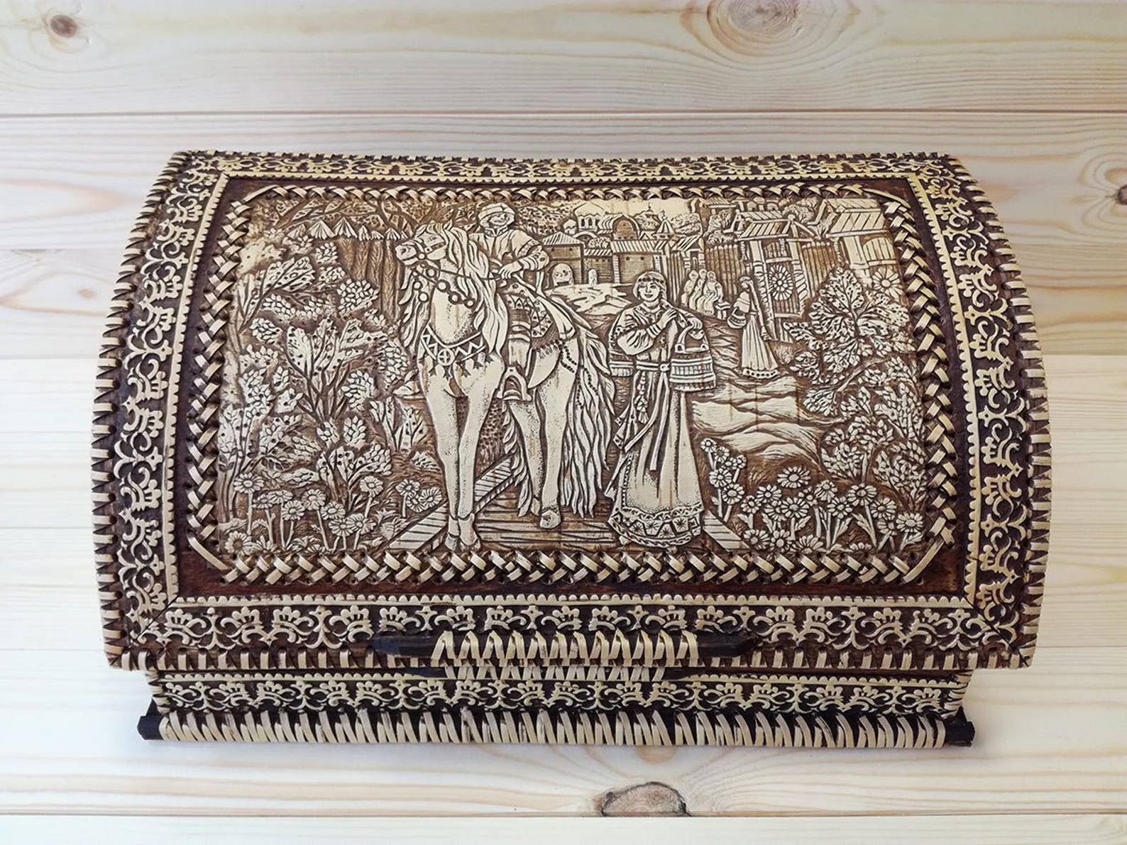 Берестяная хлебница. Хлебница из бересты русь. Берестяная хлебница. Хлебница береста. Хлебница из бересты.