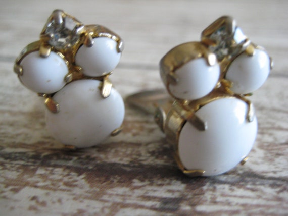 Details about   Vintage Milk Glass Rhinestone Gold Costume Brooch Clip On Earring Set 