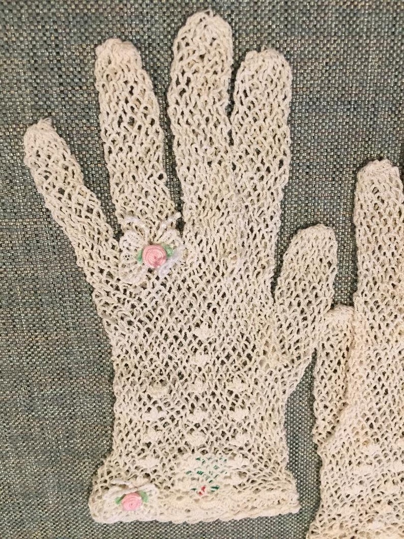 Vintage Nancie Tollin Girls Medium Gloves with Pink Flower Embellishment image 3