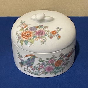 Vintage Elizabeth Arden Decorative Ceramic Vanity Powder Box