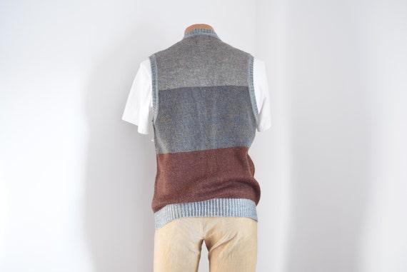 1970s Grey Button Up Sweater Vest - image 6