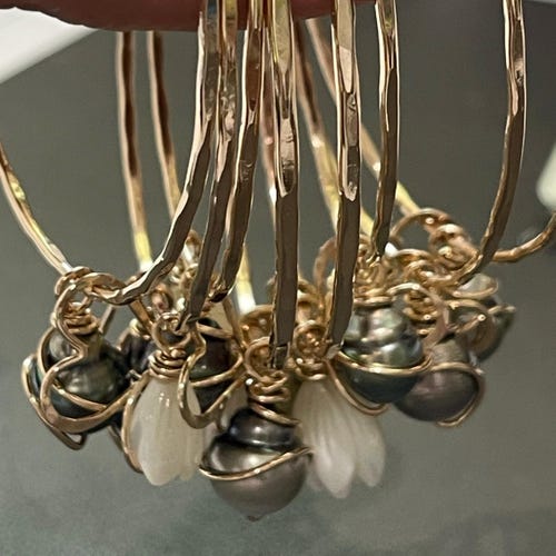 プラスチック製アンスリウムフラワーヘアピック：Poʻo トロピカルヘア