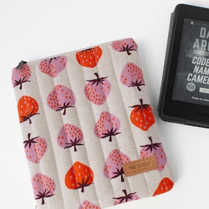 Quilted eReader Sleeve, Padded Kindle Case, Gift For Book Lovers Bild 1