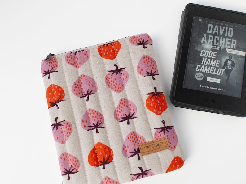 Quilted eReader Sleeve, Padded Kindle Case, Gift For Book Lovers Bild 1