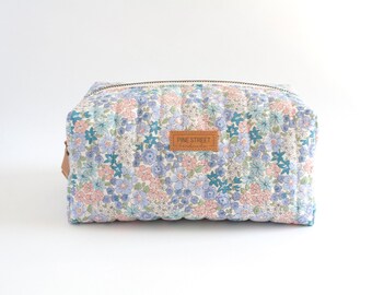 Floral Quilted Zipper Bag, Quilted Pouch, Unique Gift, Makeup Bag, Boxy Bag, Quilted Boxy Bag
