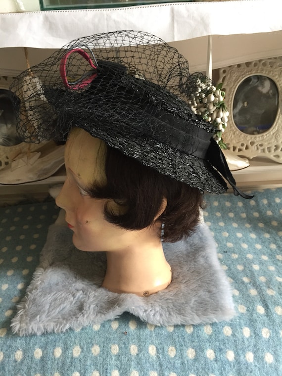 1940s black straw / raffia tilt hat with veil plu… - image 2