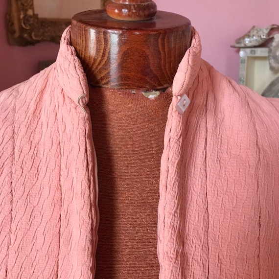 1930s quilted deco bed jacket in textured peach c… - image 2