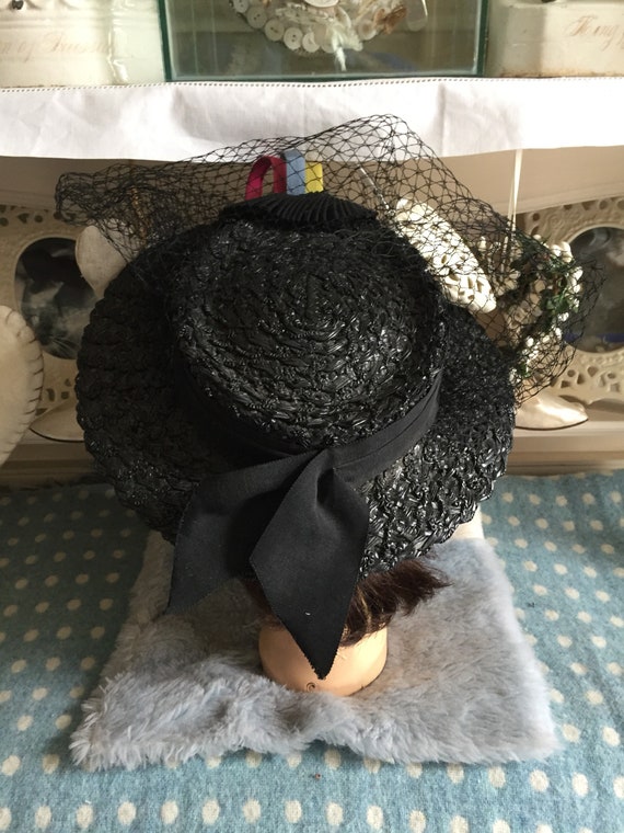 1940s black straw / raffia tilt hat with veil plu… - image 4