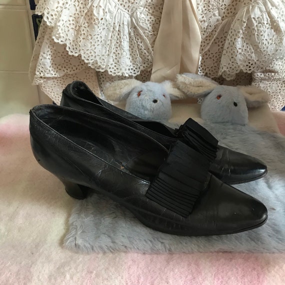 Antique Victorian Edwardian black leather shoes wi