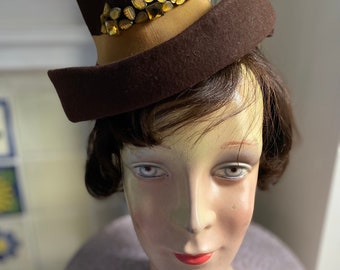 vintage 1940s brown and yellow  wool New York Creations hat.