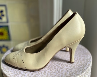 vintage 1950s stiletto lederschuhe in creme-ivory. 4