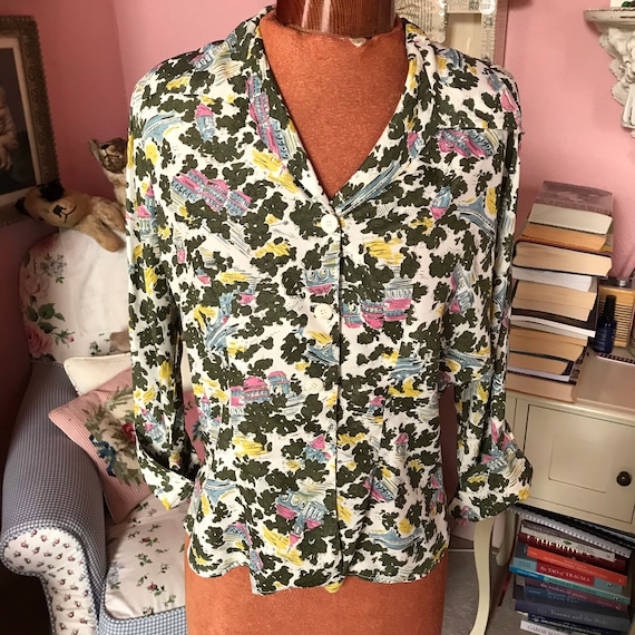1940s novelty print blouse . In green . Bust 38”