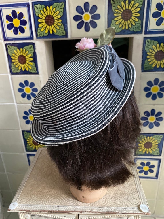 1930s/1940s grey striped hat with pink flower det… - image 3