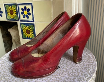 cc41 1940s red leather baby doll heeled shoes. uk 4