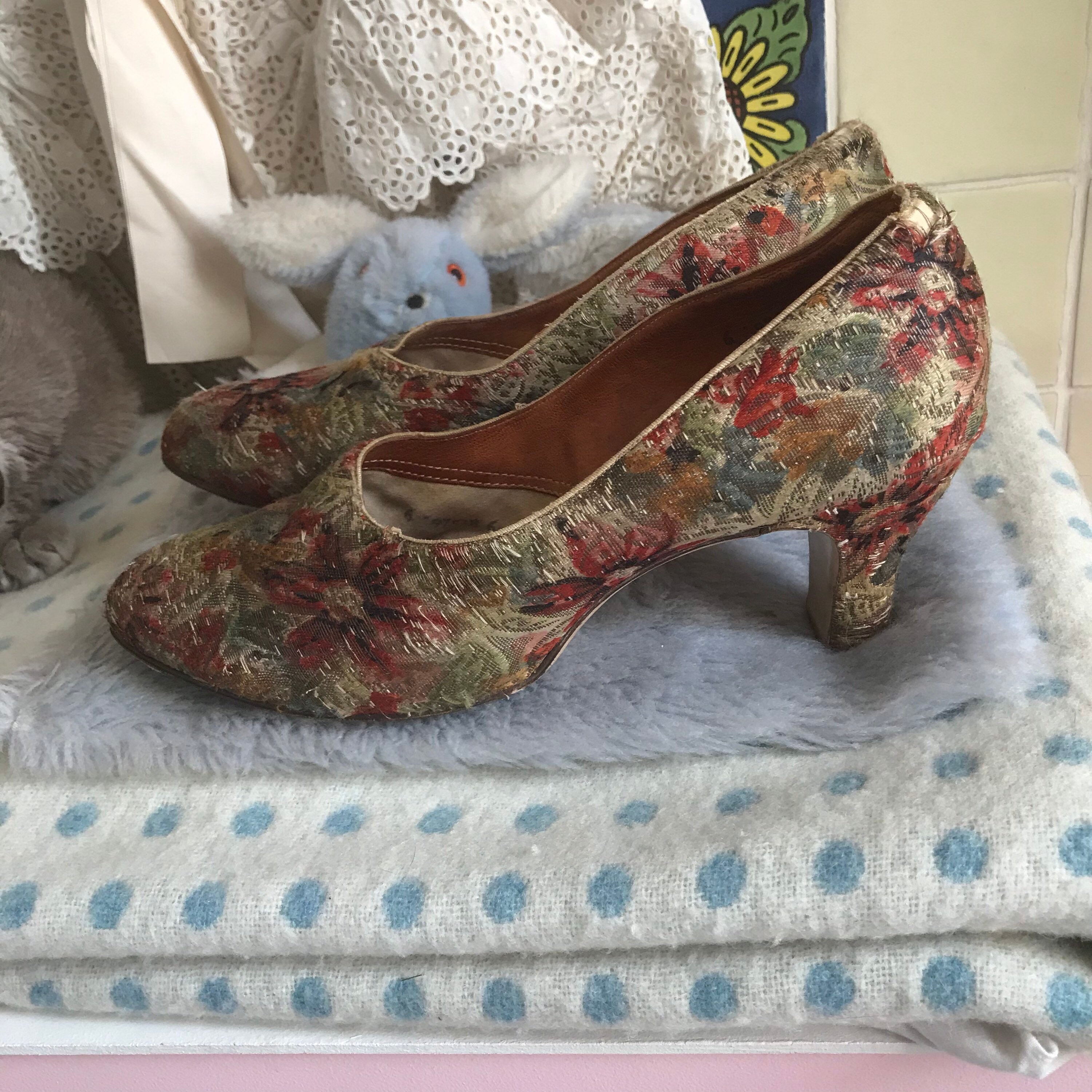 Antique Edwardian tapestry shoes. Size 6 not narrow. Etsy