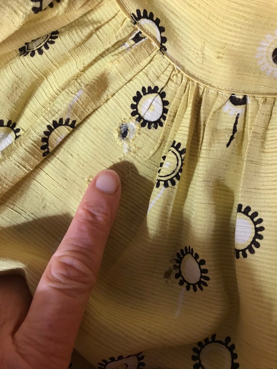 Pretty 1930s yellow dress with daisy print and pu… - image 10