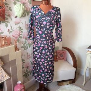 1940s cold rayon floral two piece skirt and blouse suit set. Waist 30”