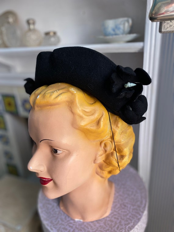 1940s black felt wool half hat with flowers and s… - image 2