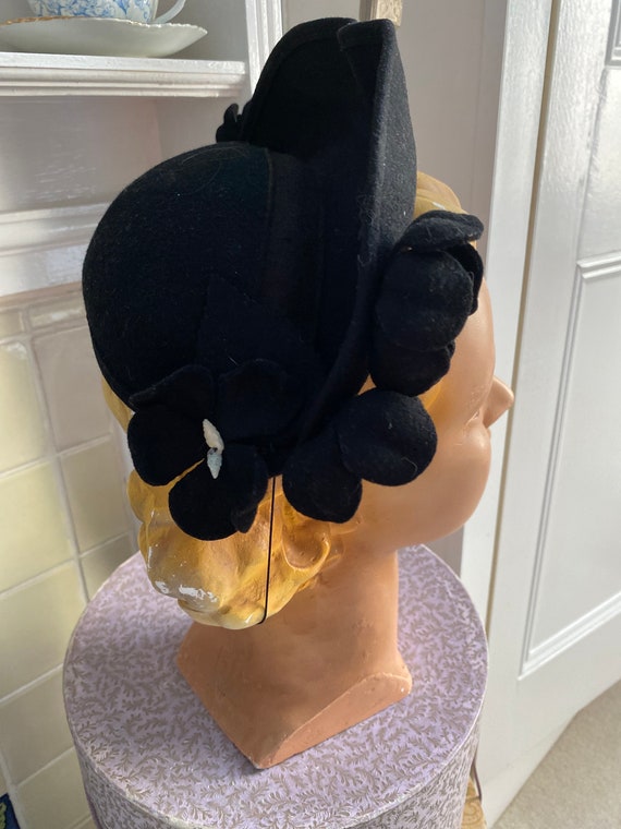 1940s black felt wool half hat with flowers and s… - image 4