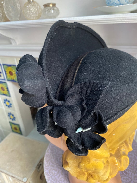 1940s black felt wool half hat with flowers and s… - image 8