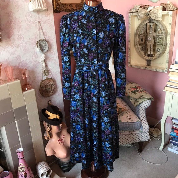 1970s Marion Donaldson fine wool blue floral prair