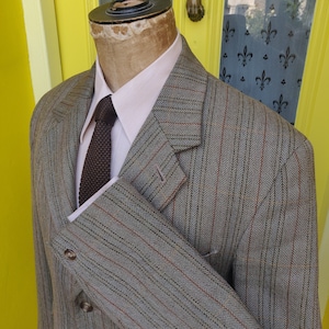 Mens vintage herringbone tweed jacket by John Brocklehurst, in attractive combination of sage & olive green / brown / saffron. Size: 40 R