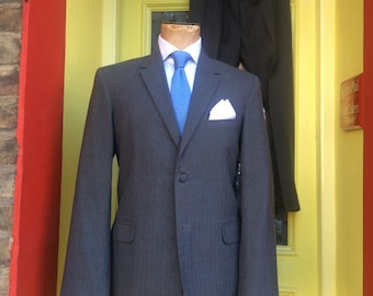 RARE original bespoke 2-piece Mod 'bum-freezer' suit, in striped grey wool. Excellent condition Size: 38 R (C 38" / W 32" +1" /L 28.75" +3")