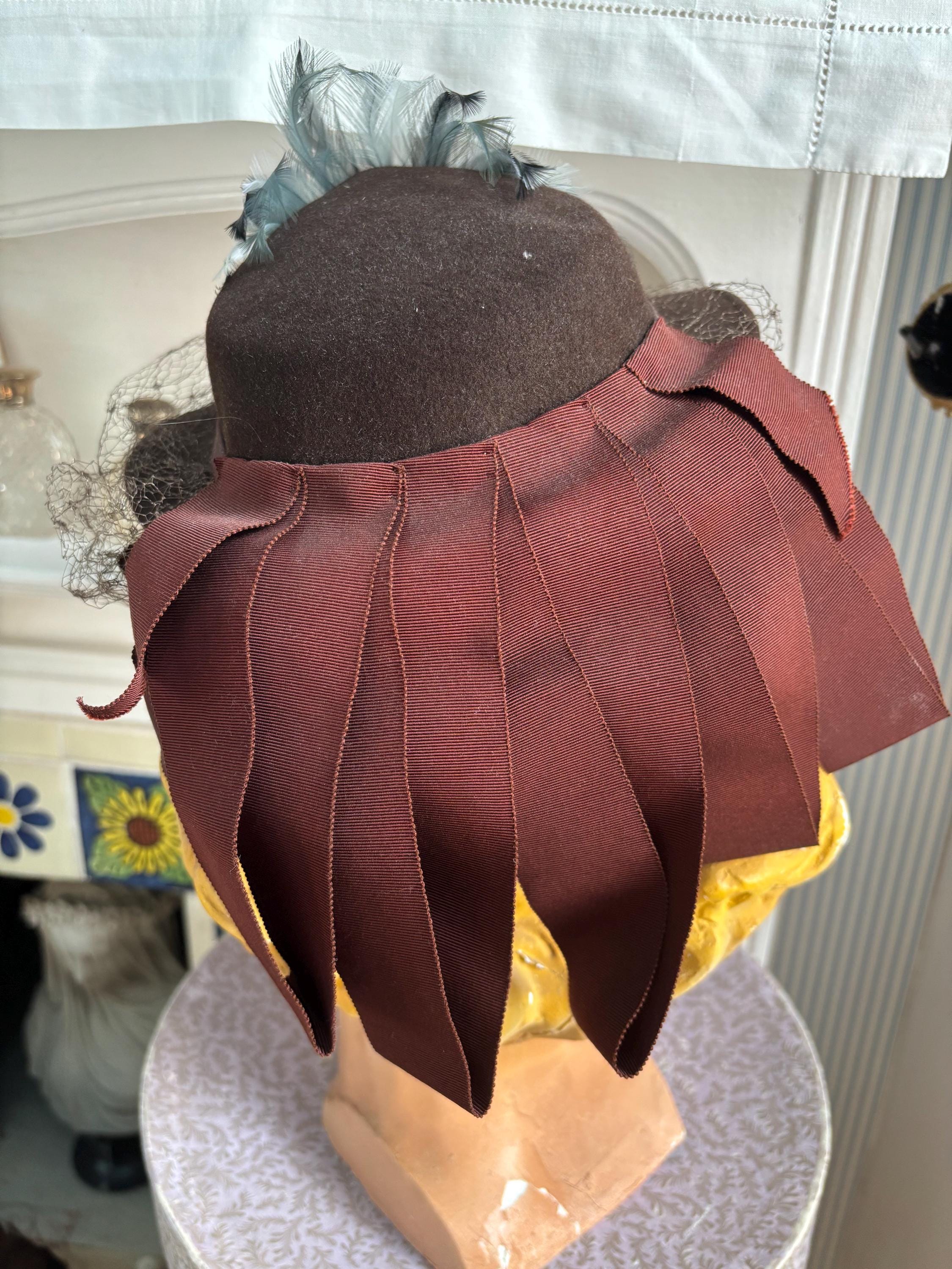 DAZZLING 1940s\' BROWN FELT WIDE BRIM HAT WITH RUST COLORED FEATHERS Vintage 1940s Feathers & Fur Tilt Hat Brown Velvet, Topper  main image 3