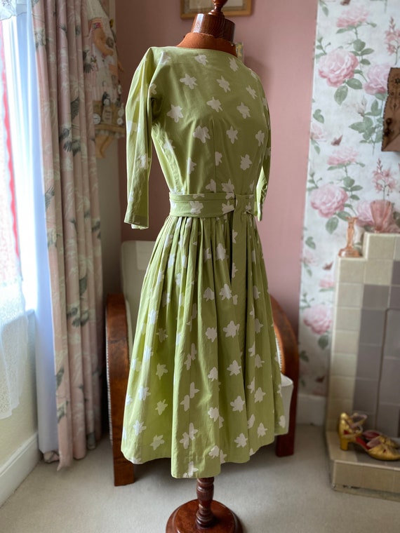 Vintage 1950s lime green and white floral cotton … - image 1