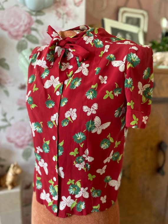 Outstanding vintage 1940s red and green crêpe blo… - image 1