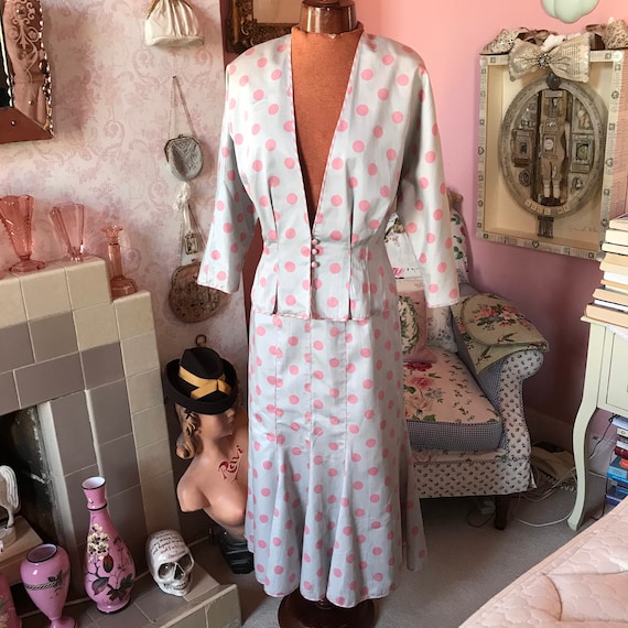 Rare 1980s AnnaBelinda grey and pink spotted suit.