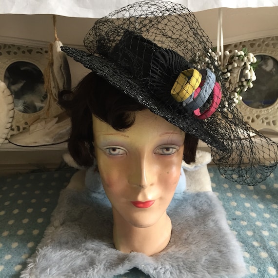 1940s black straw / raffia tilt hat with veil plu… - image 1