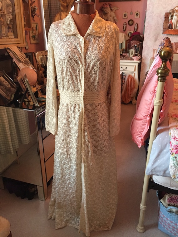 1930s heavy lace deco house coat dressing gown. Si