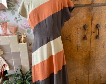 1940s colour block linen dress in rust orange beige and brown. waist 30”